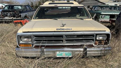 Lot 250 - 1986 Dodge Royal SE 150