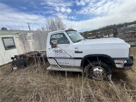 Lot 275 - 1993 Dodge Power Ram 350 Cummins Turbo Diesel Cab and Chassis