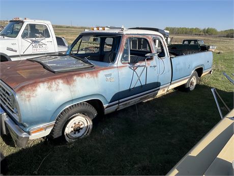 Lot 285 - 1976 Dodge 3/4ton Clubcab  longbox