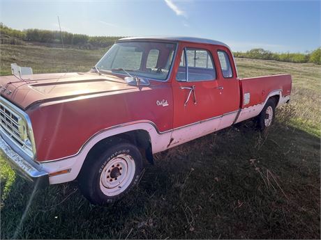 Lot 290 - 1975 Dodge Adventurer Clubcab