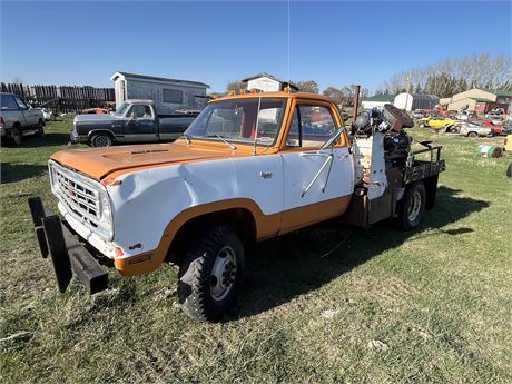 Lot 287 - 1976 Dodge D300 Cab and Chassis 4X4 truck
