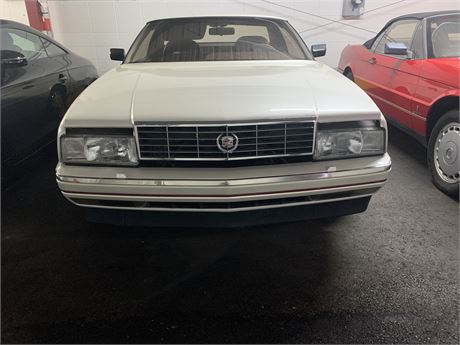 Lot 363 - 1990 Cadillac Allonte
