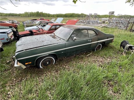 Lot 403 - 1975 Duster