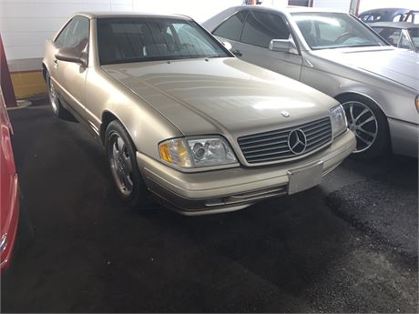 Lot 366 - 2001 Mercedes SL 500