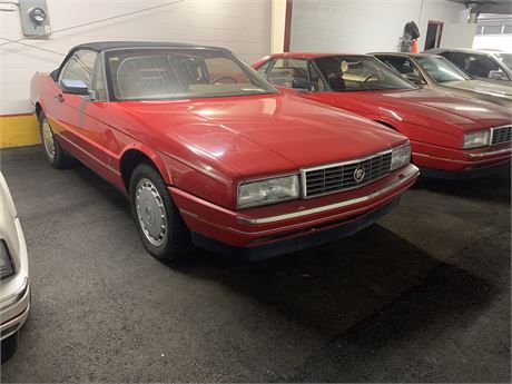 Lot 364 - 1990 Cadillac Allonte Soft Top