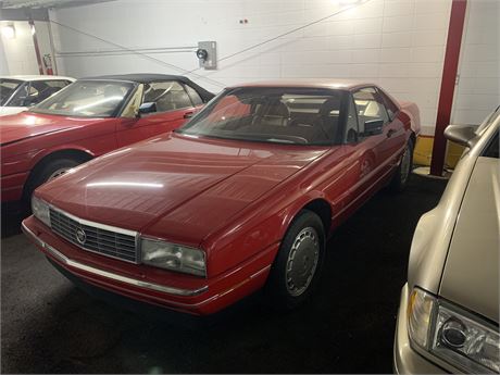 Lot 365 - 1989 Cadillac Allonte Hard Top