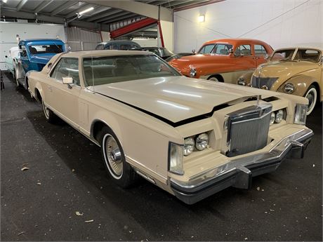 Lot 383 - 1979 Continental Mark V