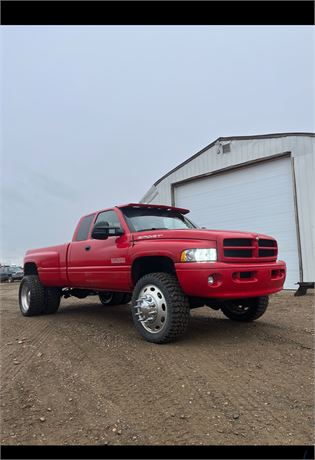 Lot 404 - 2000 Dodge Ram 3500 Dually