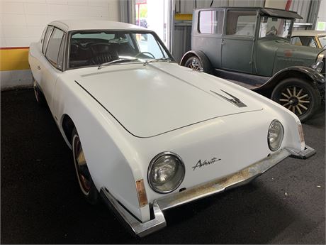 Lot 376 - 1963 Studebekker Super Avanti R2