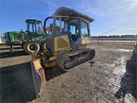 Lot 8032 - 2005 John Deere 450J Crawler