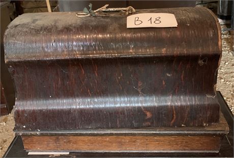 Lot 18 - Sewing Machine