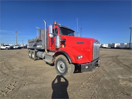 Lot 8075 - 2023 Kenworth T800