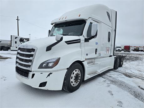 Lot 7956 - 2022 Freightliner Cascadia