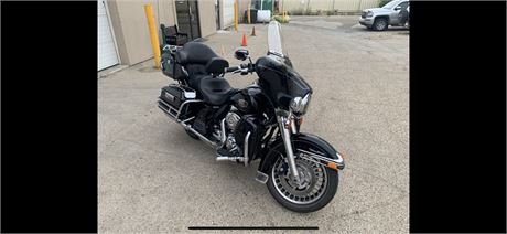 Lot 8121 - 2011 Harley Davidson Electra Glide FLHTCU
