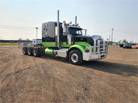 Lot 7611 - 2015 Peterbilt 579 Tri/A