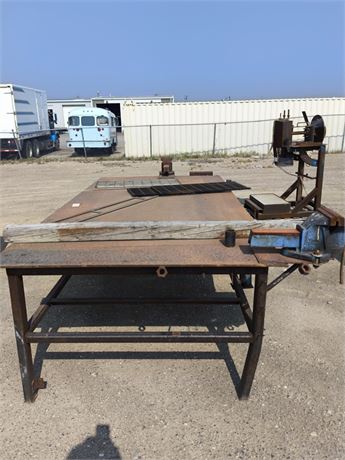 Lot 225 - Steel work bench