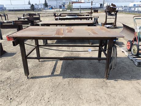 Lot 235 - Heavy work bench