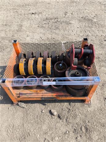 Lot 256 - Idler wheels and heavy duty castors