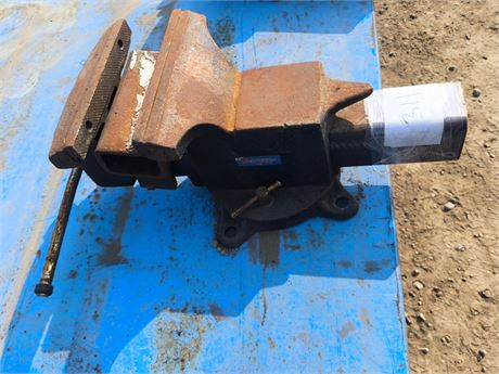 Lot - 311 Fabrication Shop