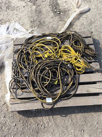 Lot 285 - Extension cords