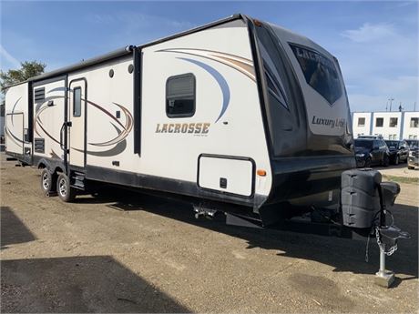 Lot 8132 - 2015 Forest River Prime Time Lacrosse 329BHT