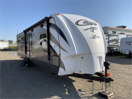 Lot 8141 - 2015 Keystone Cougar 33RES
