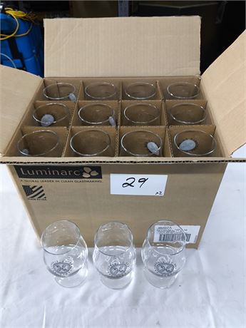 Lot 29 - Glasses