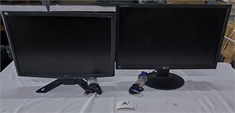 Lot 21 - LCD Monitors