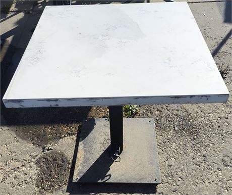 Lot R18 -Outdoor Resin Table With Sintered Stone Top