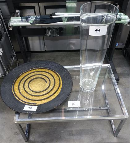 Lot 46 - Coffe Table & Decor