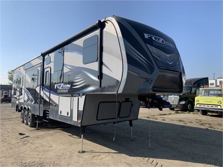 Lot 8163 - 2015 Keystone Fuzion Chrome FZ404