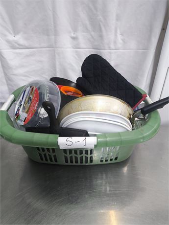 S1 - Various Kitchen Accessories