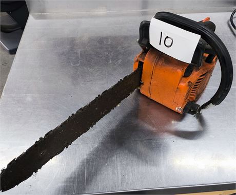 Lot 10 - Stihl Chainsaw