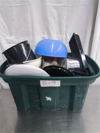 S9 - Various Kitchen Accessories