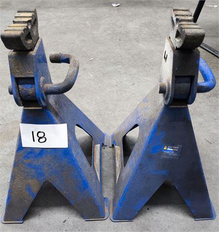 Lot 18 - 12-ton Jack Stands