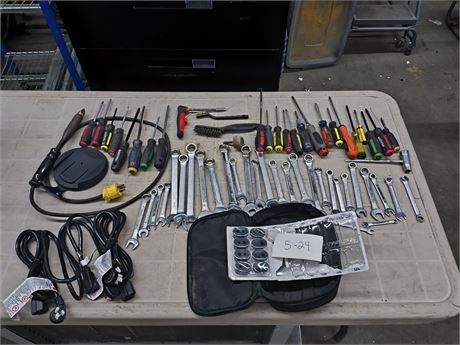 Lot 5-24 - Various Handheld Tools
