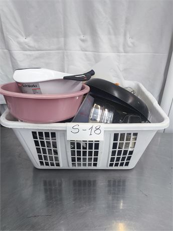 S18 - Various Kitchen Accessories