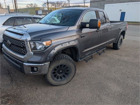 Lot 8196 - 2021 Toyota Tundra Double Cab SR