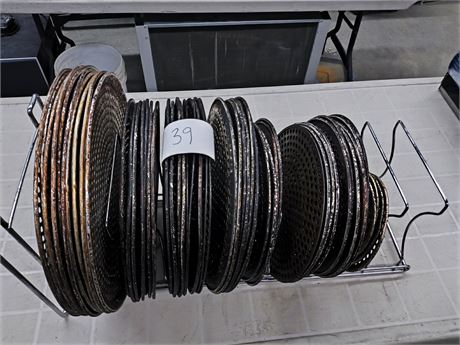 Lot 39 - Pizza Cooking Pan and Holder