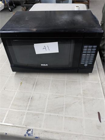 Lot 41 - RCA Microwave