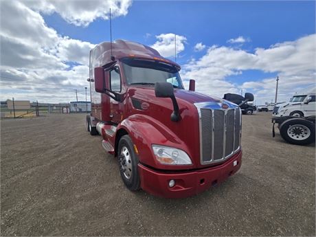 Lot 8061 - 2022 Peterbilt 579