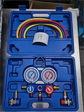 Lot 19 - Manifold Gauge Set