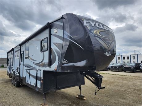 Lot 8113 - 2014 Heartland Cyclone 4100