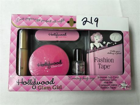 Lot 219 - Hollywood Glam Girl Kit