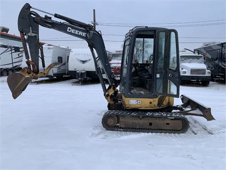 Lot 8233 - 2005 John Deere 35D Excavator