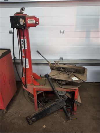 Lot 370-Corgi Tire Machine