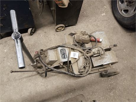 Lot 441-  Heavy Duty Wheel Balancer