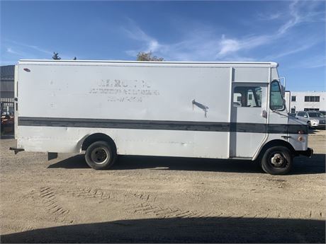 Lot 8181 - 1997 Chevrolet P30 Van Box Truck with Steam Unit