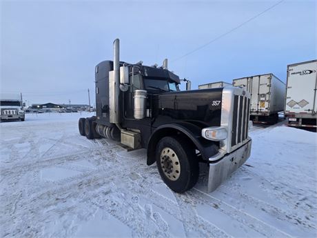 Lot 8275 - 2017 Peterbilt 389