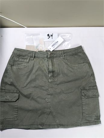 Lot 34 - Thread and Supply Francine Skirt, Size Large